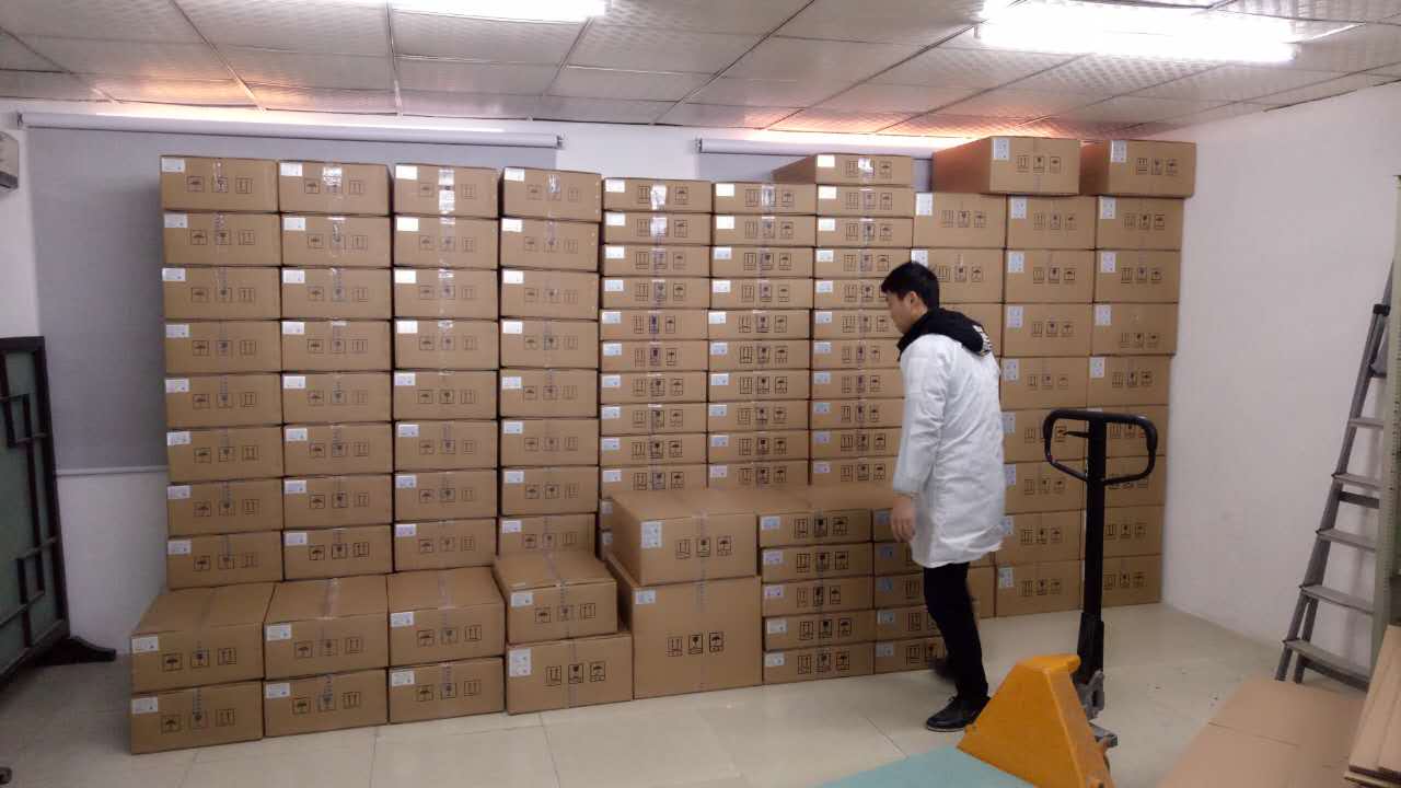 本次为了赶生产进度，生产部的员工们放弃了一些休息时间，但大家没有一句怨言，没有一个人叫苦，没有一个人退缩。在关键时刻，大家强烈的责任感迸发出强大的力量，疲惫和辛劳没有减少大家工作的积极性，始终保持着忘我的精神状态