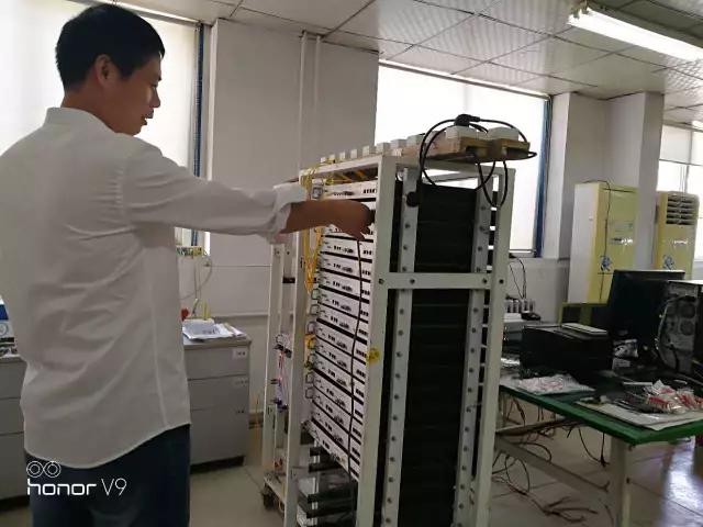 2017年9月7日,郑州分公司总经理李总来到总公司与销售总监胡总会面,双方就最近项目进度和销售情况进行了沟通。